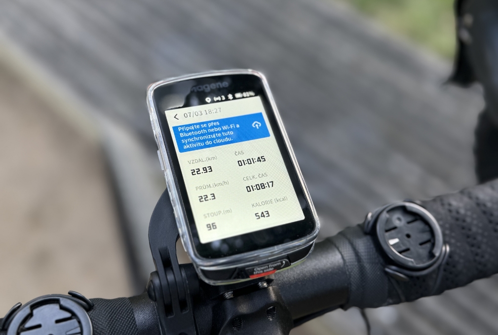 magene-c706-cyklonavigace-displej